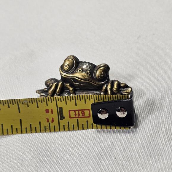 Vintage 1997 Rainforest Cafe Cha Cha Tree Frog Brass Hat Pin Travel Souvenir - Picture 2 of 3